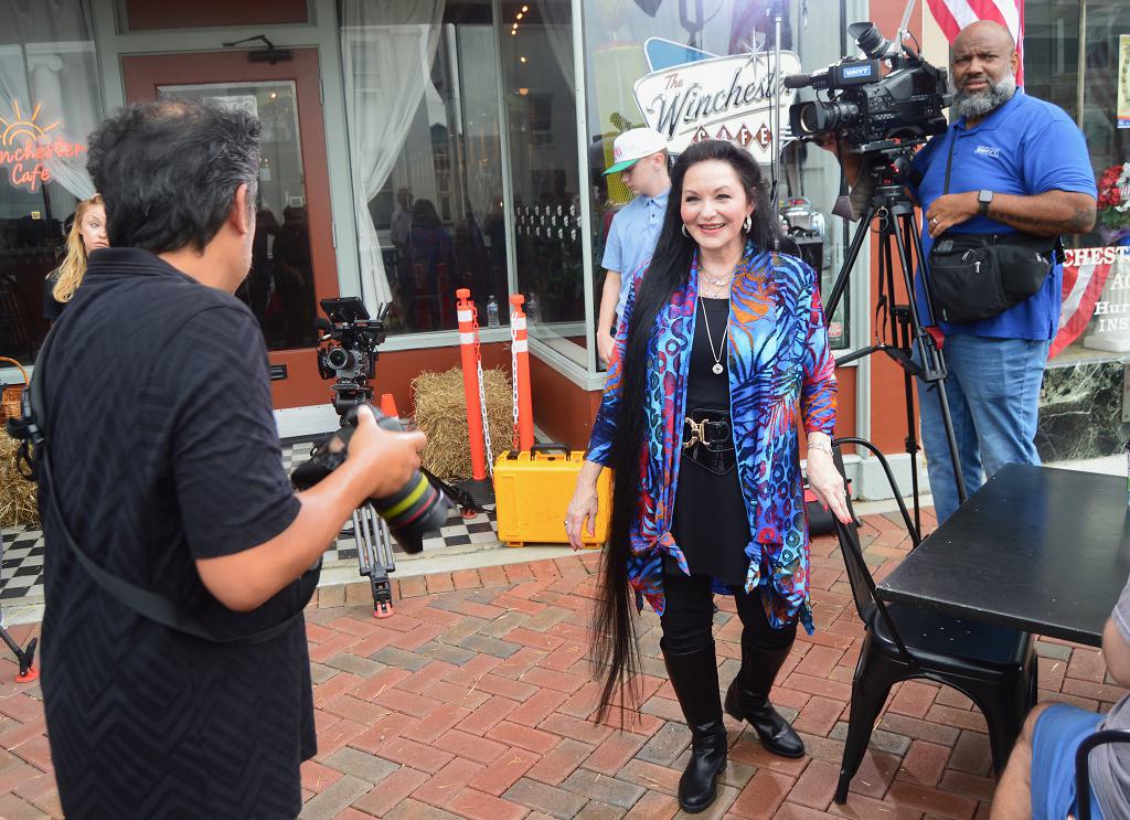 Crystal Gayle in front of the Winchester Cafe.
