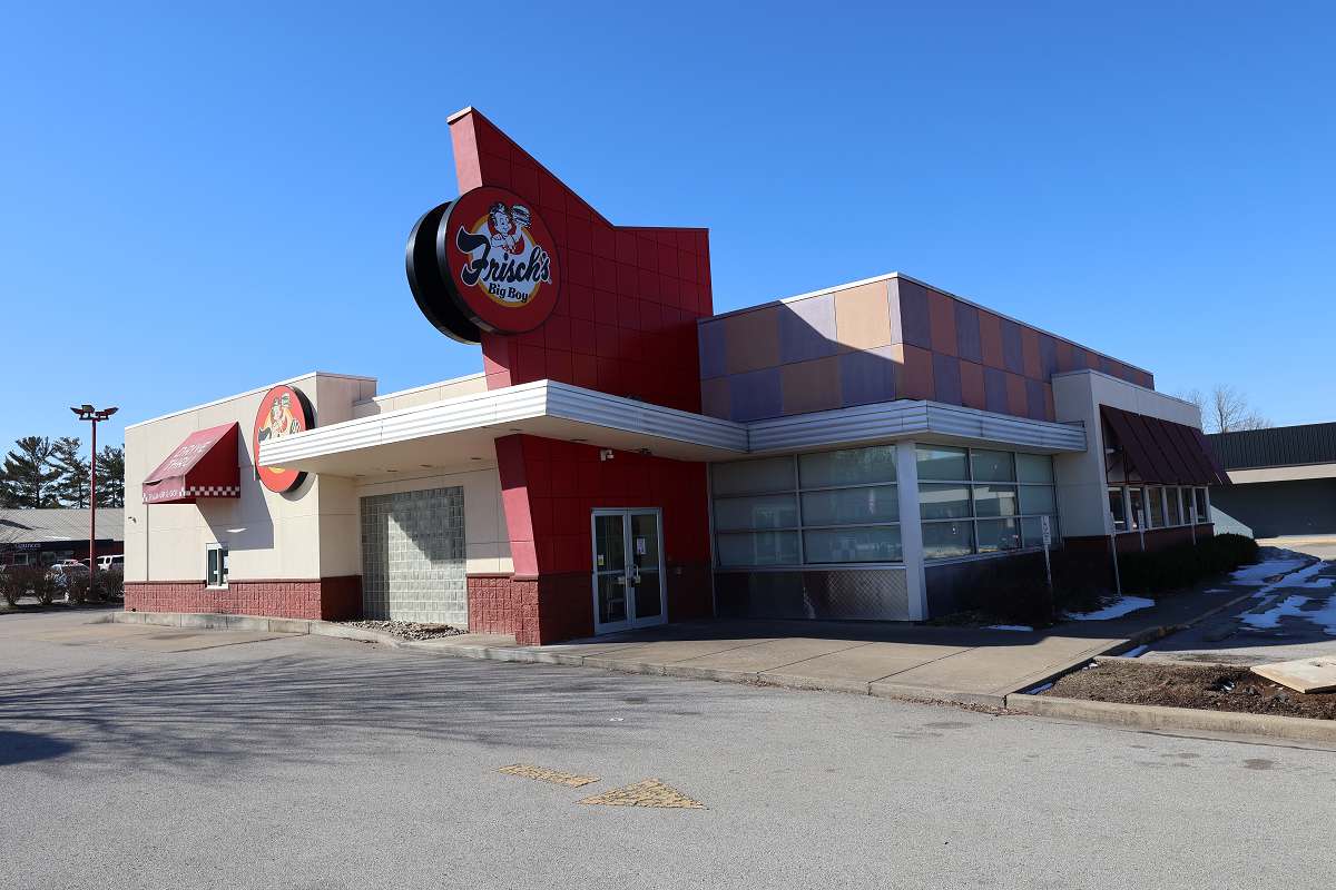 The former Frisch's Big Boy restaurant on the Bypass in Winchester. The location, along with dozens more in the region, closed in December. (Photo by Pete Koutoulas)