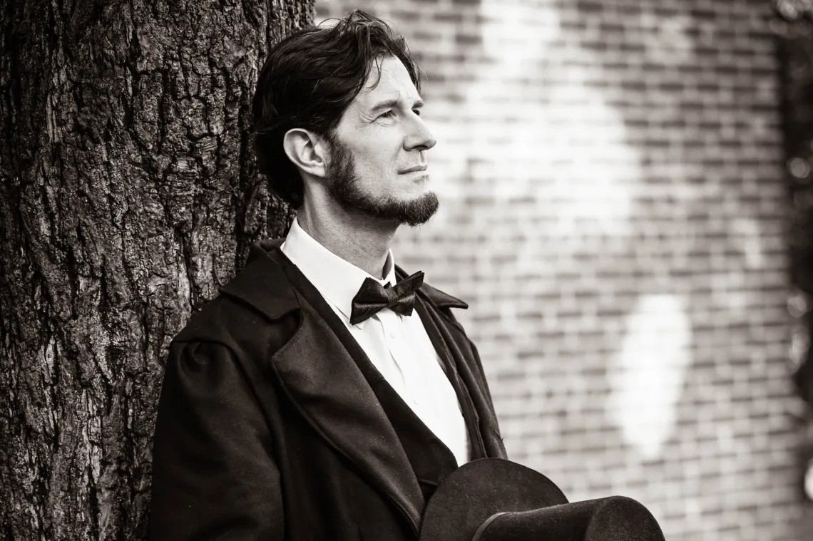 Actor portrays Abraham Lincoln