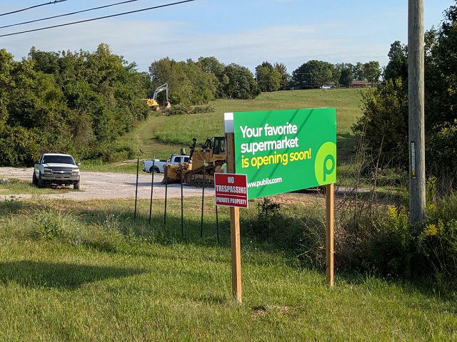 Sign at site of new Publix
